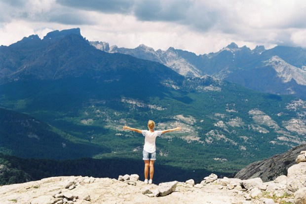 pozerat_na_korzicke_hory