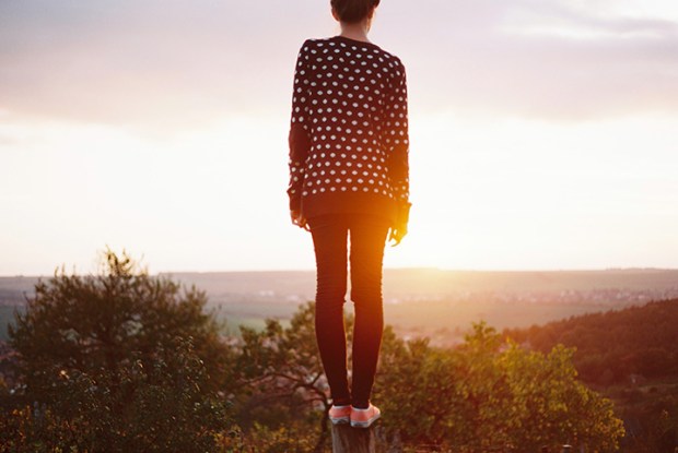 na_pniku_v_bodkovanom_svetri