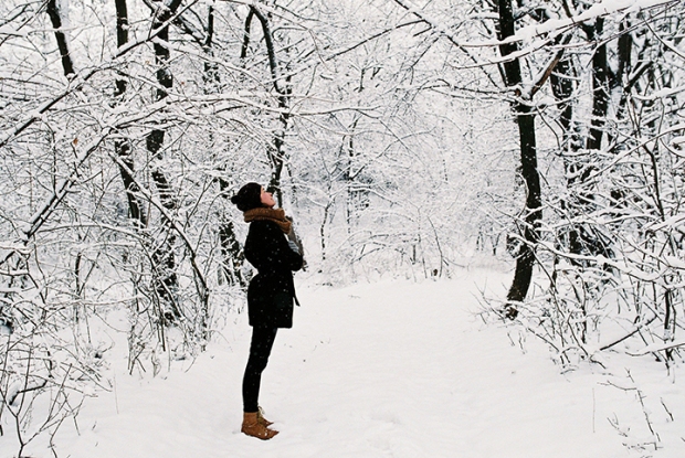 lesny-chodnik-sneh