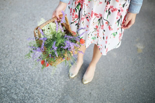 lucne-kvety-v-kosiku