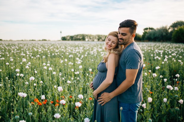 tehotenske-foto-na-poli