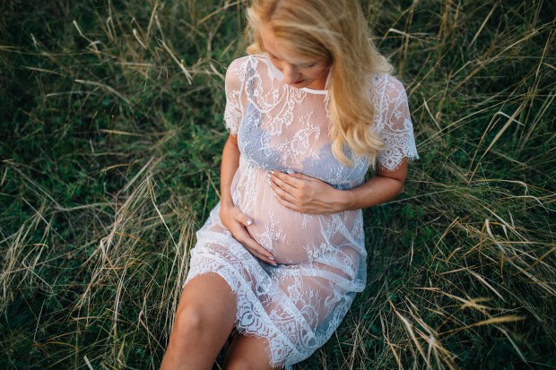 fotenie-zeny-s-bruskom