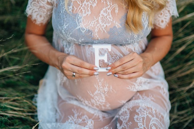 tehotenske-fotenie-s-rekvizitami