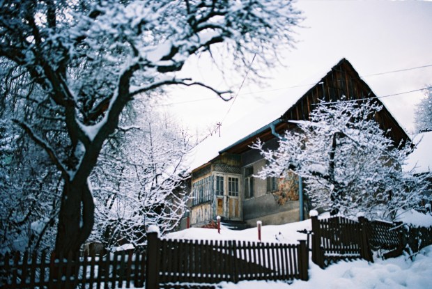 domcek-zasnezeny