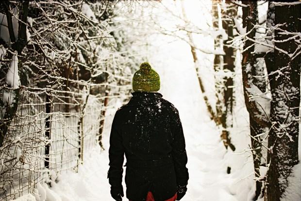 zimna-prechadzka-v-snehu